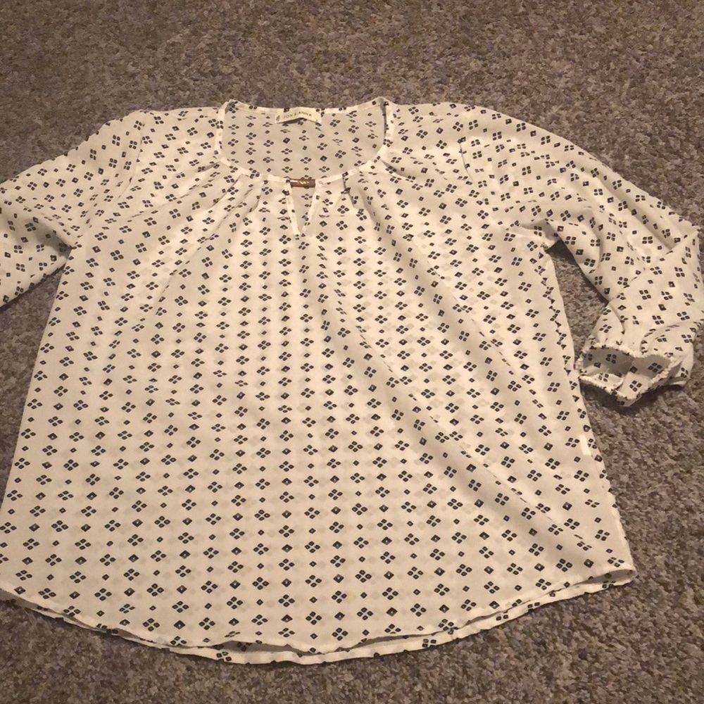 White and black shirt🏷